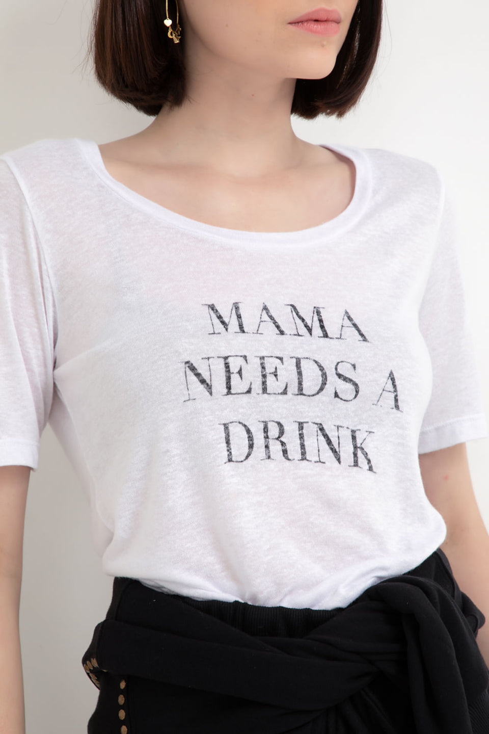 Camiseta Mama Needs Branco