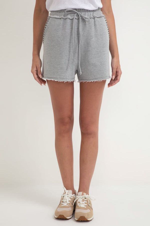 Shorts Moletom Tachas Cinza