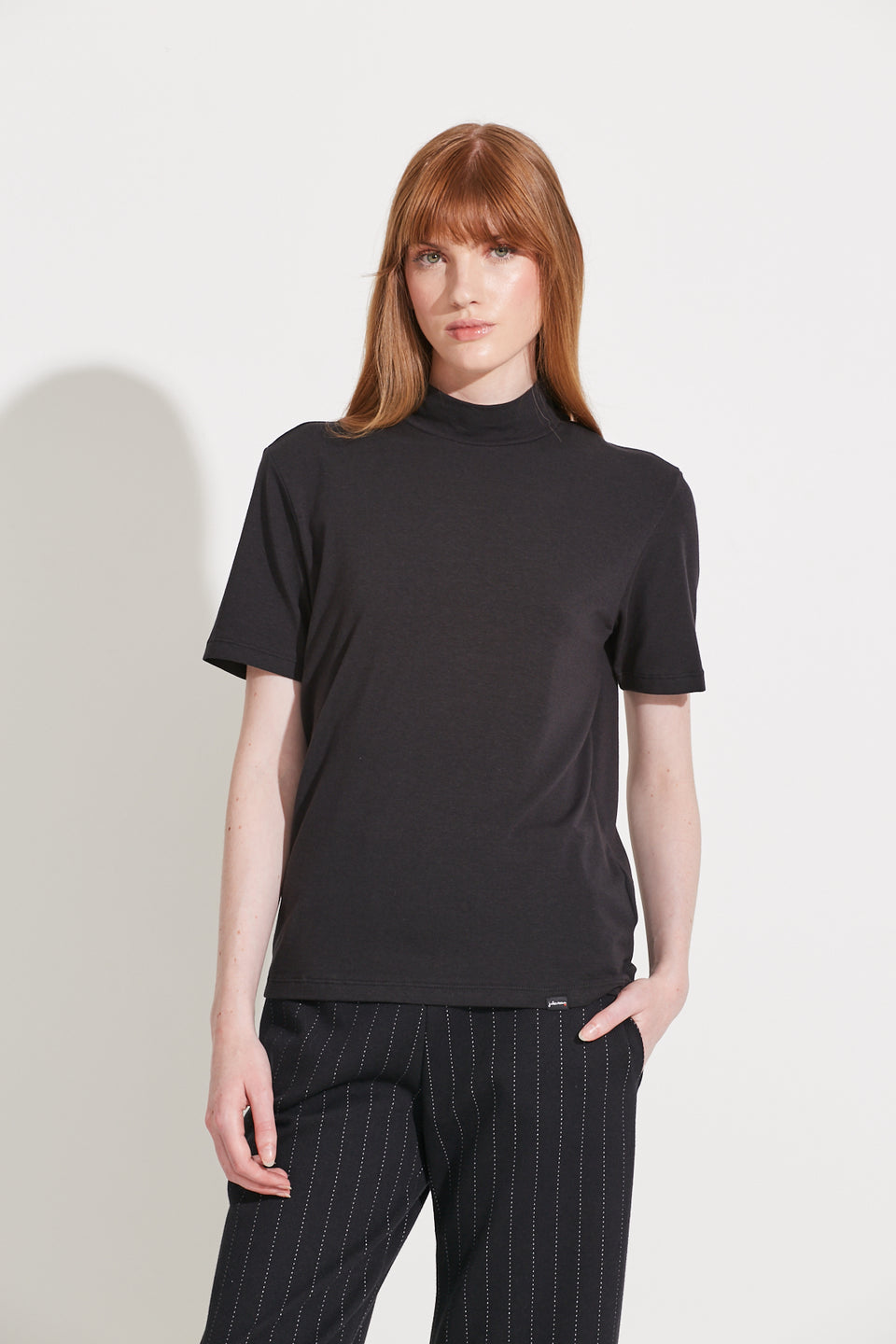 modelo-camisa-mock-preta